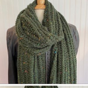 Steve Madden green, acrylic scarf